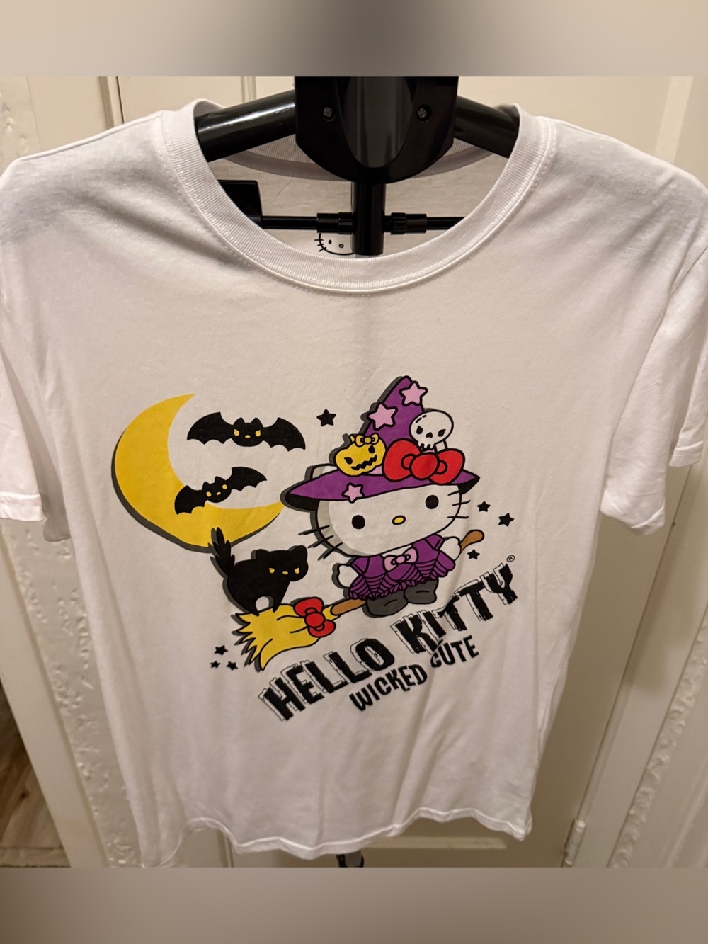 Hello Kitty unisex medium White Halloween Witch Graphic Tee
